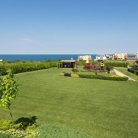 Apartment студио в комплекс Atia *